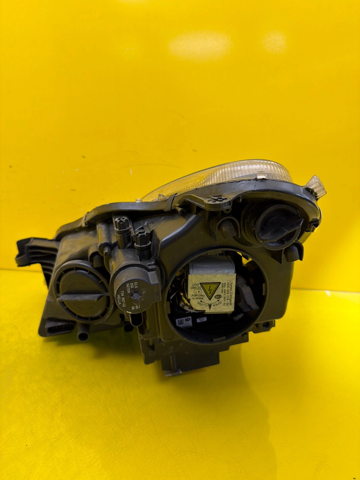 Reflektor Lampa Prawa Mercedes CLS W219 Bi-Xenon Autolamps 2 Reflektor Lampa Prawa Mercedes CLS W219 Bi-Xenon