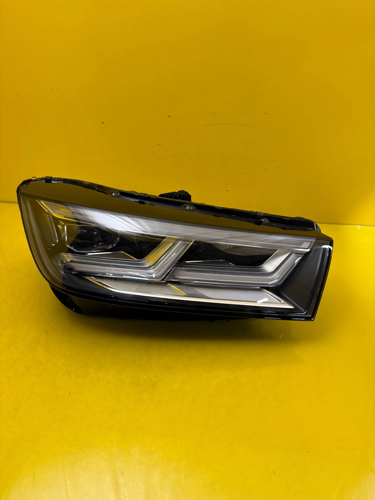 Reflektor Lampa Prawa Przednia Audi Q5 80A 17- Full Led 80A941034 Autolamps Reflektor Lampa Prawa Przednia Audi Q5 80A 17- Full Led 80A941034