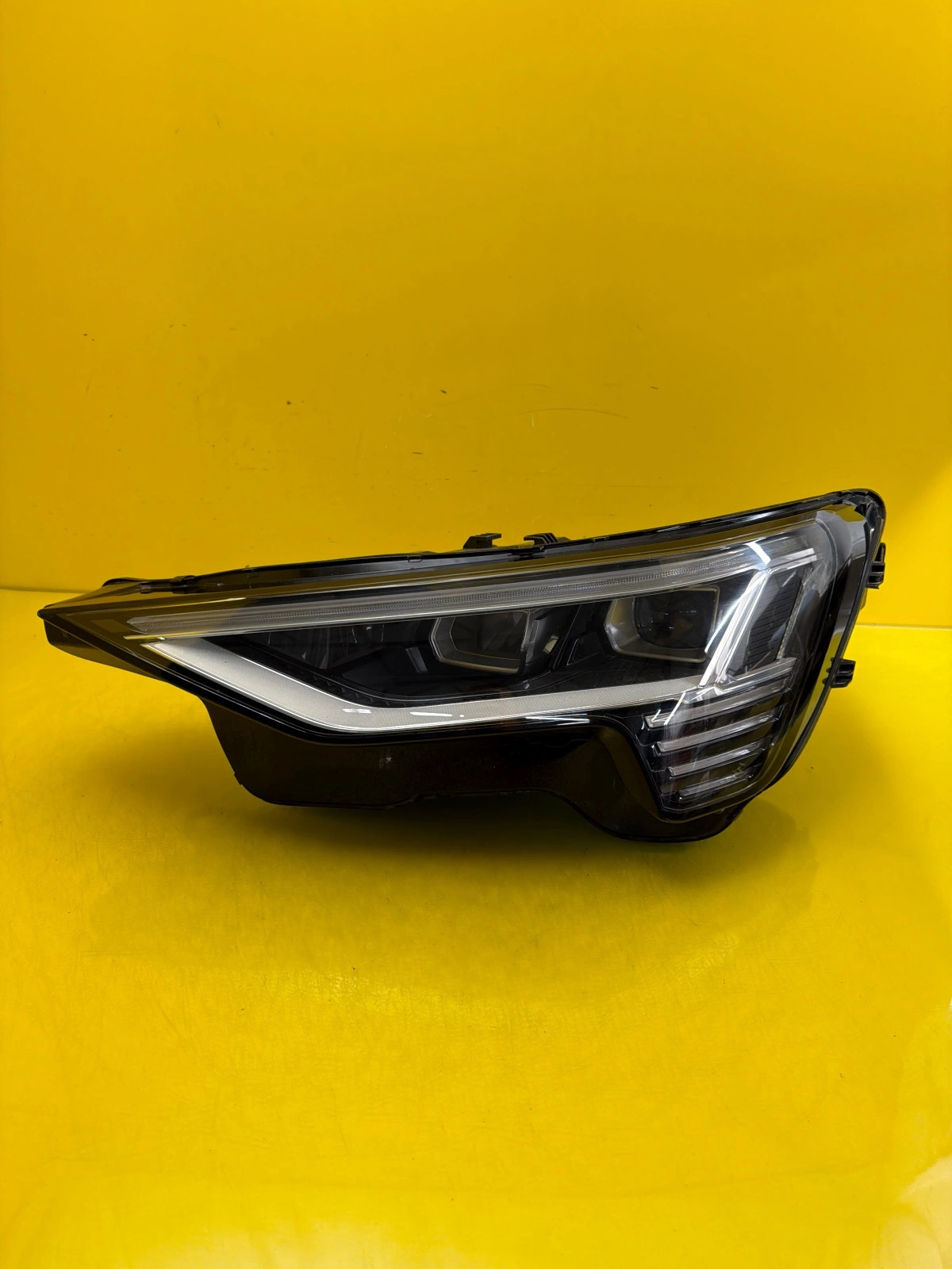 Reflektor Lampa Lewa Audi E-tron 4KE Full Led 4KE941039 Autolamps Reflektor Lampa Lewa Audi E-tron 4KE Full Led 4KE941039