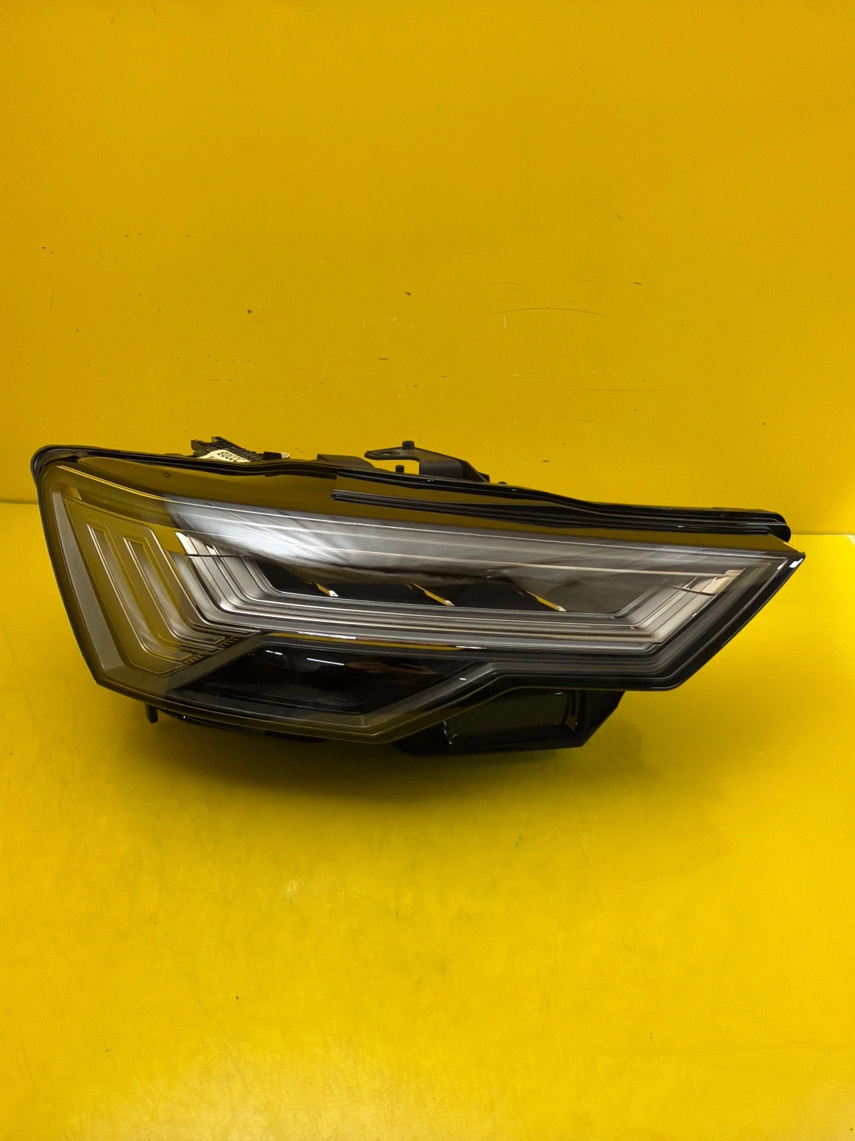 Reflektor Lampa Prawa Audi A6 4K C8 Full Led Matrix 4K0941036 Autolamps Reflektor Lampa Prawa Audi A6 4K C8 Full Led Matrix 4K0941036