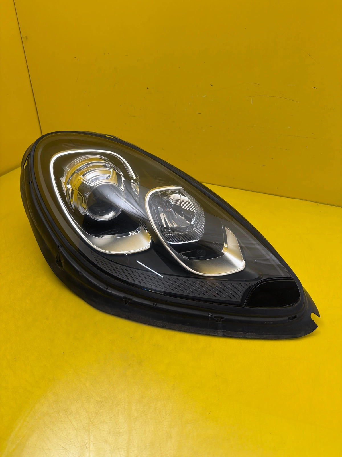 Reflektor Lampa Prawa Porsche Macan 95B Soczewka 95B941032DF Autolamps Reflektor Lampa Prawa Porsche Macan 95B Soczewka 95B941032DF