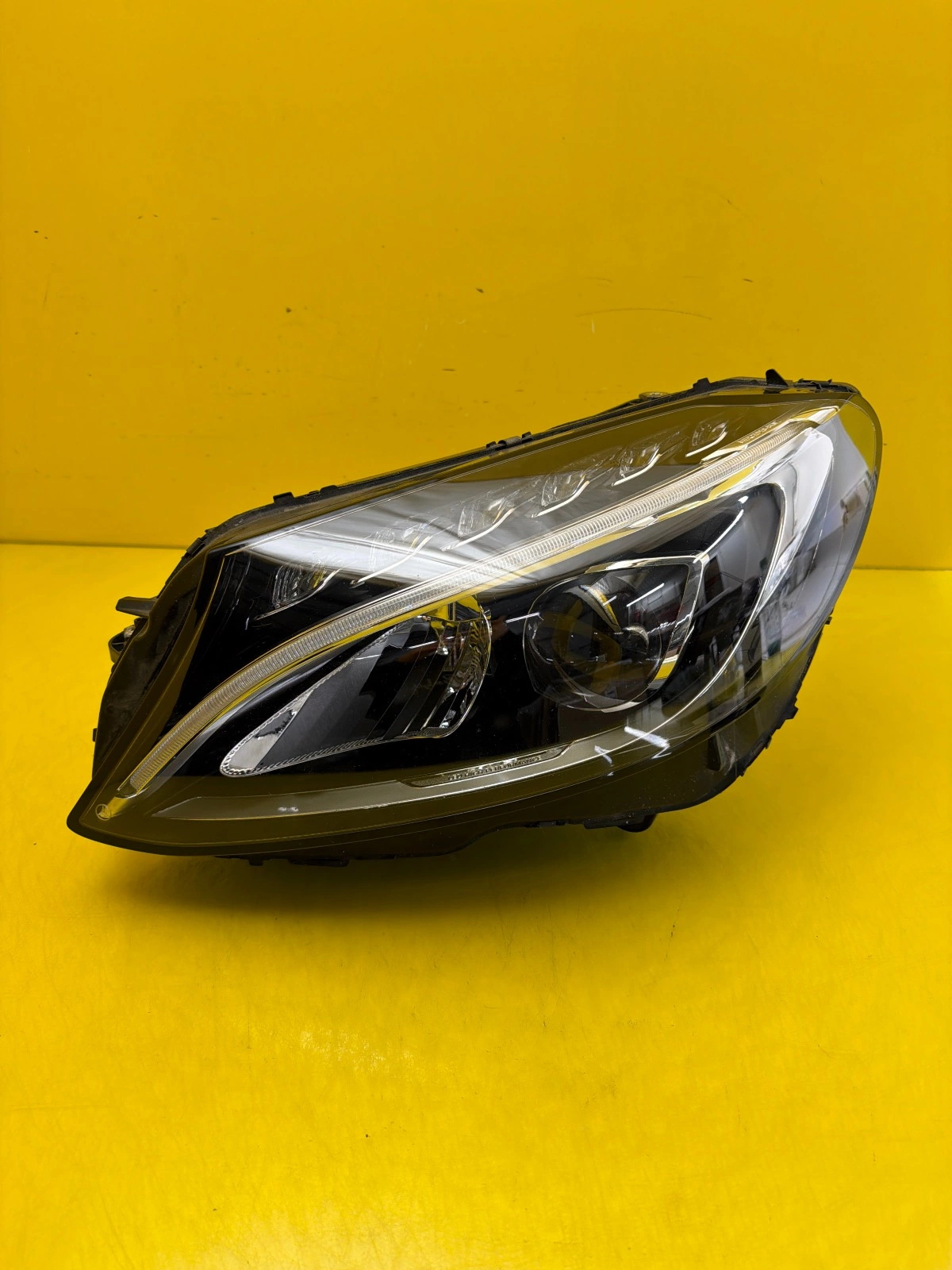 Reflektor Lampa Lewa Mercedes C-Klasa W205 Full Led A2059062504 Autolamps Reflektor Lampa Lewa Mercedes C-Klasa W205 Full Led A2059062504