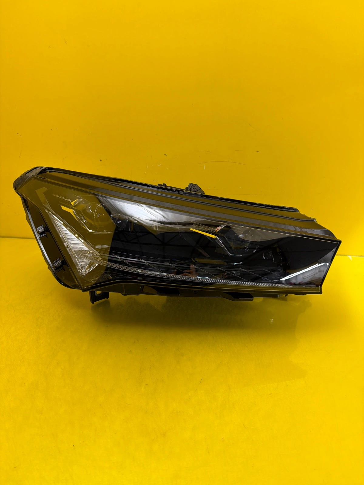 Reflektor Lampa Prawa Skoda Enyaq Full Led 5LB941016H Autolamps Reflektor Lampa Prawa Skoda Enyaq Full Led 5LB941016H