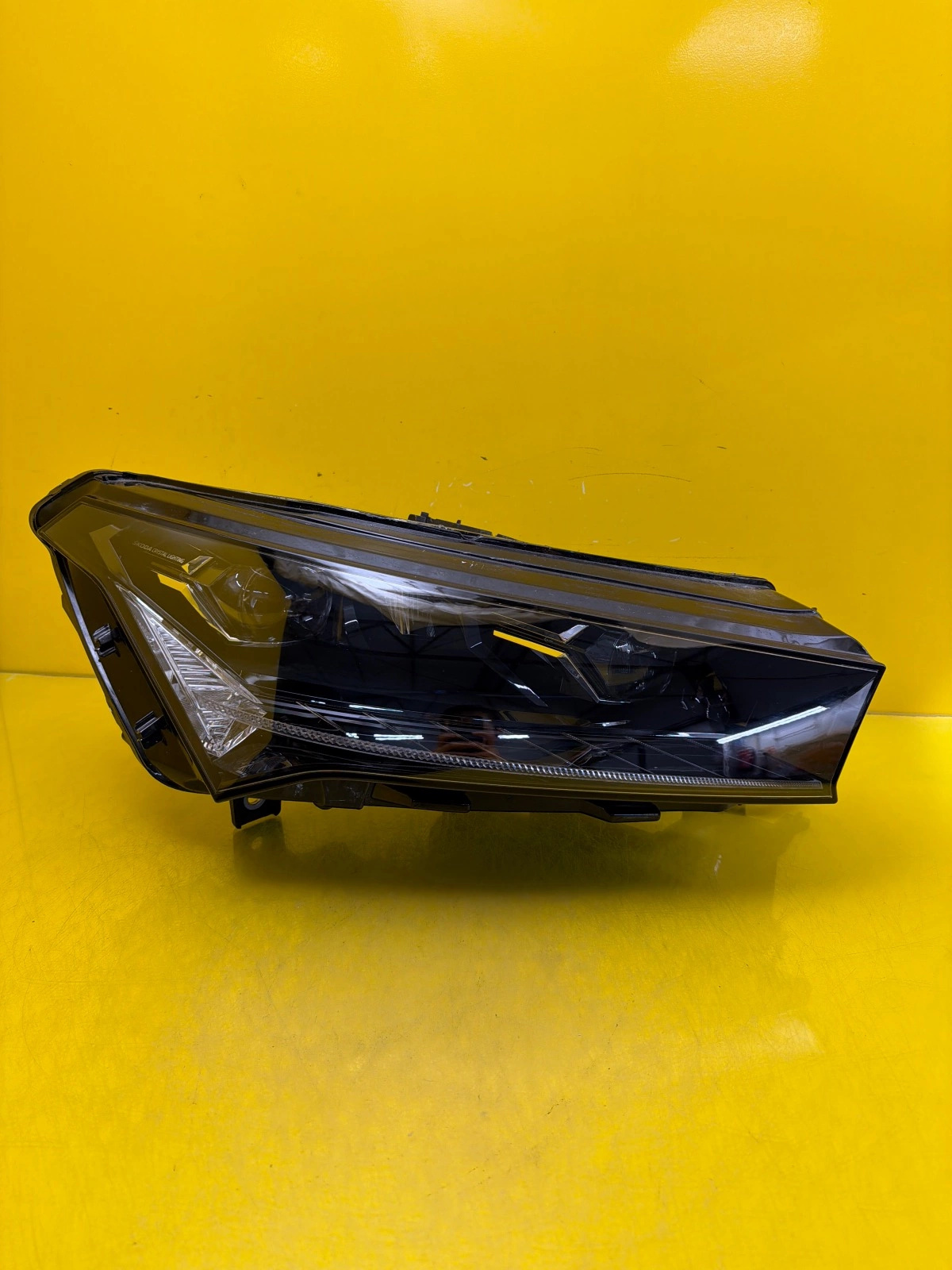 Reflektor Lampa Prawa Skoda Enyaq IV Led 5LB941016B Autolamps Reflektor Lampa Prawa Skoda Enyaq IV Led 5LB941016B