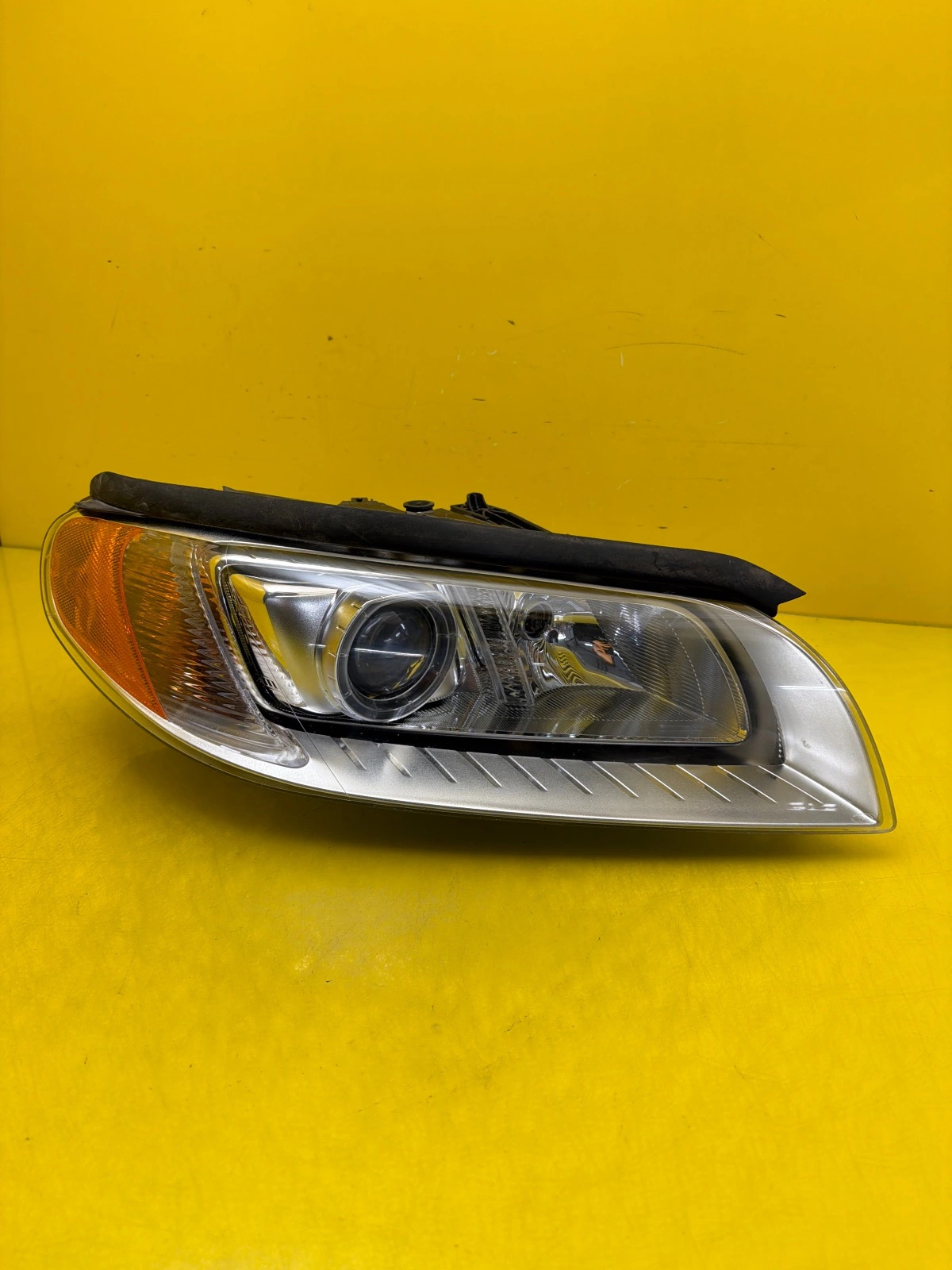 Reflektor Lampa Prawa Przód Volvo V70 III S80 II XC70 Xenon 31283916 Autolamps Reflektor Lampa Prawa Przód Volvo V70 III S80 II XC70 Xenon 31283916