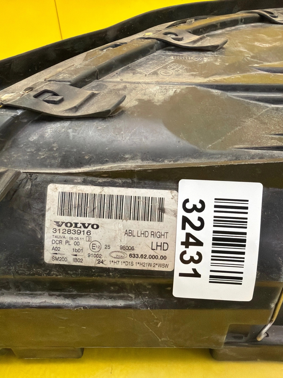 Reflektor Lampa Prawa Przód Volvo V70 III S80 II XC70 Xenon 31283916 Autolamps 2 Reflektor Lampa Prawa Przód Volvo V70 III S80 II XC70 Xenon 31283916