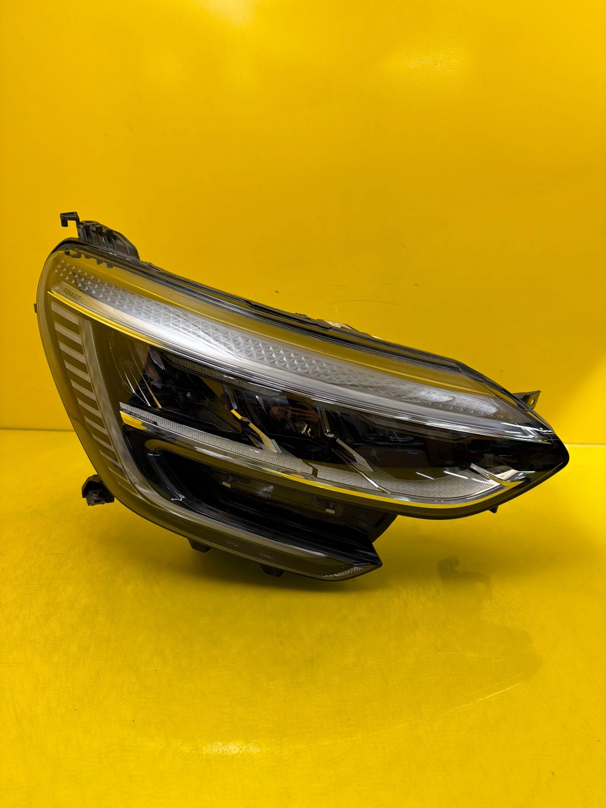 Reflektor Lampa Prawa Renault Megane 4 IV Lift LED 260103821R Autolamps Reflektor Lampa Prawa Renault Megane 4 IV Lift LED 260103821R