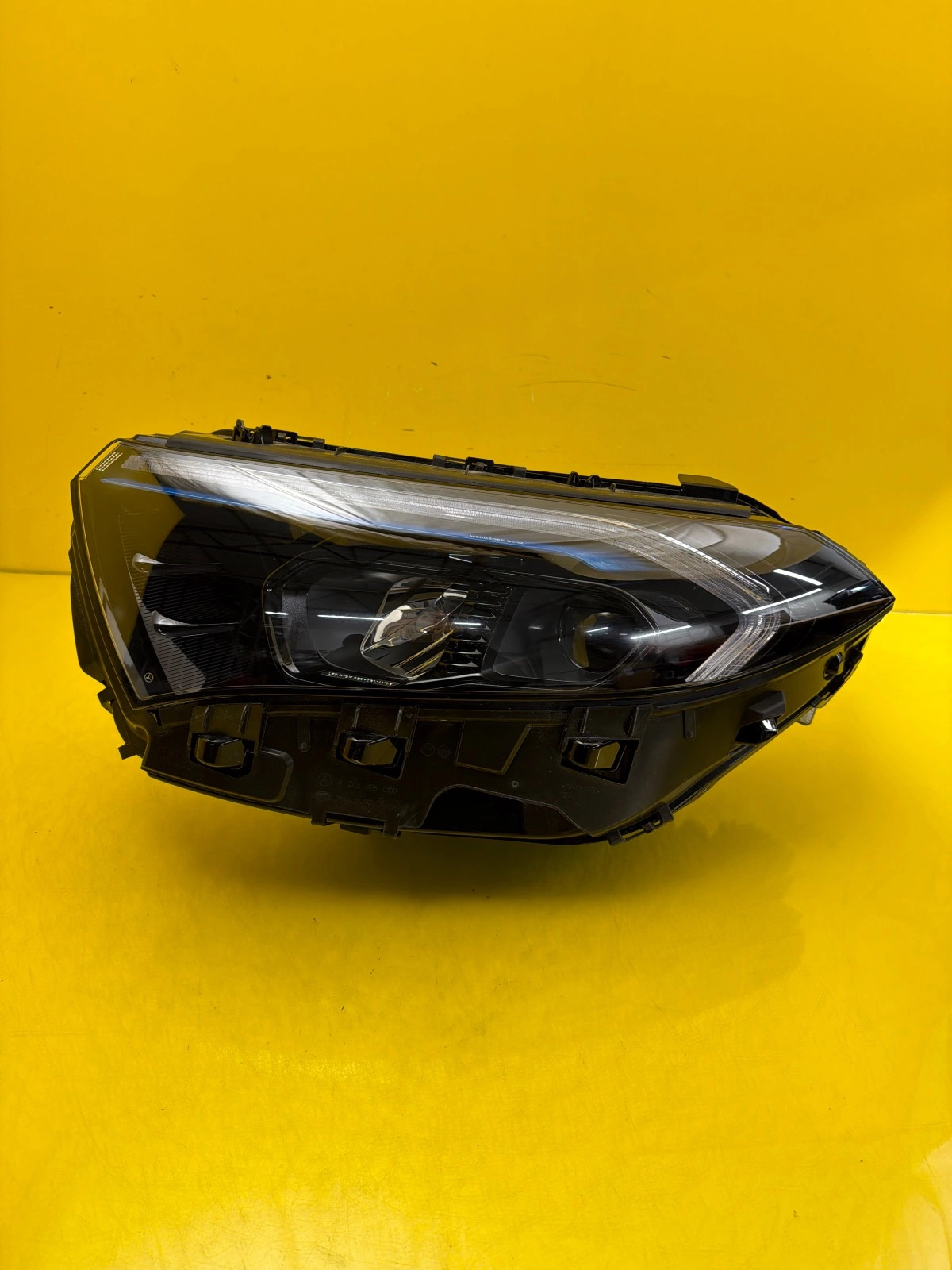 Reflektor Lampa Lewa Mercedes EQA EQB W243 Full Led High Performance A2439062701 Autolamps Reflektor Lampa Lewa Mercedes EQA EQB W243 Full Led High Performance A2439062701